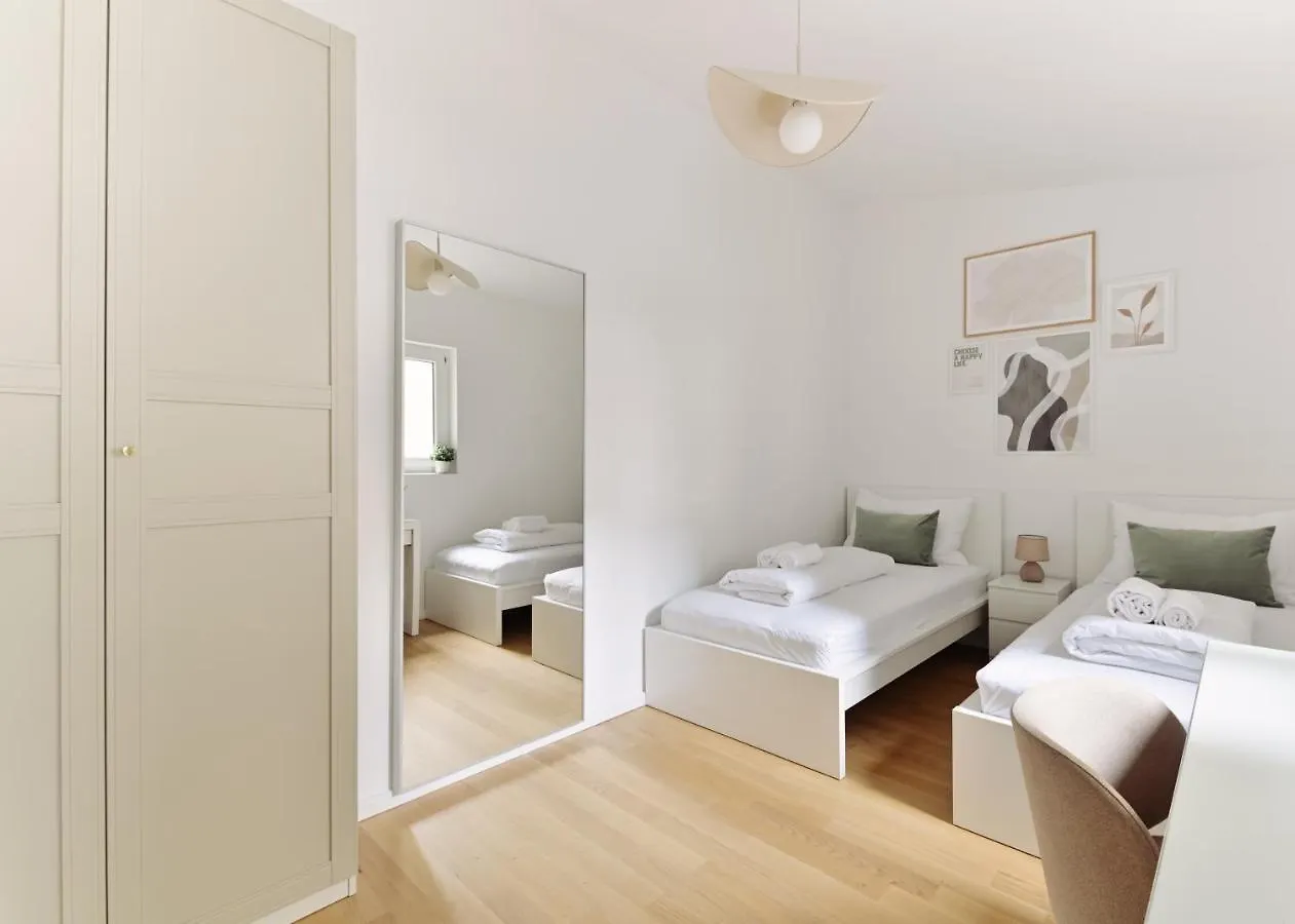 Stylish & Modern Apartment - Private Garden & Free Parking Vienna Austria