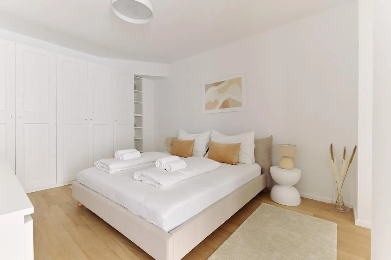 Stylish & Modern Apartment - Private Garden & Free Parking Vienna Austria