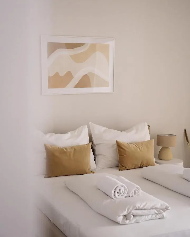 Stylish & Modern Apartment - Private Garden & Free Parking Vienna