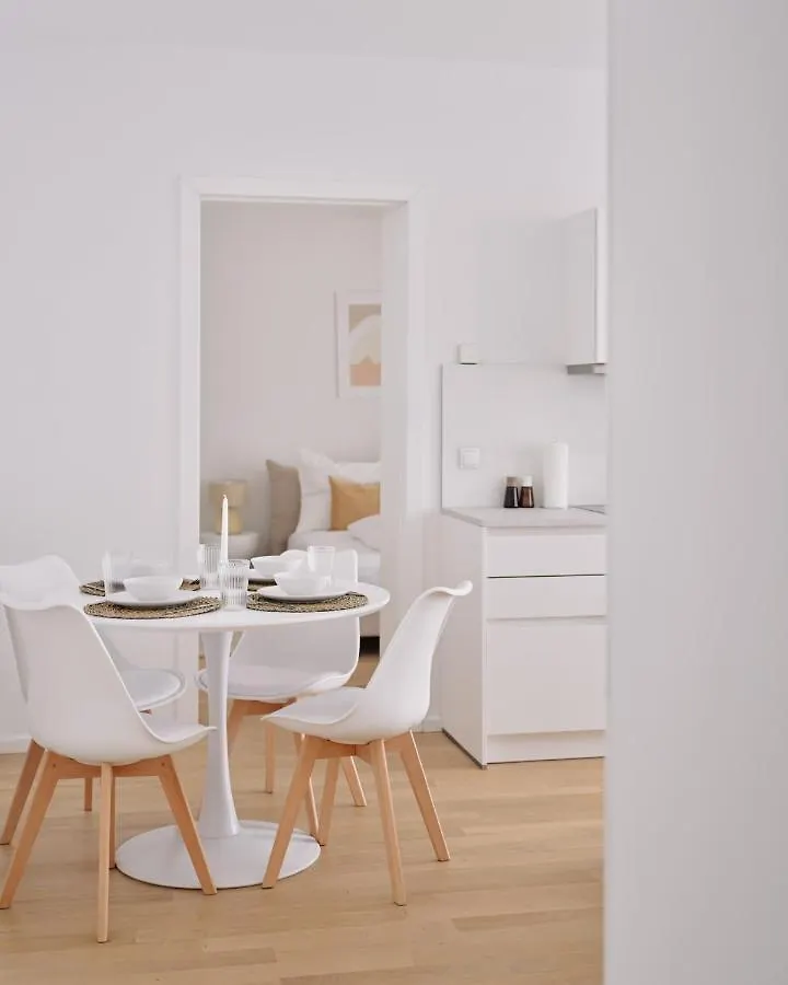 Stylish & Modern Apartment - Private Garden & Free Parking Vienna