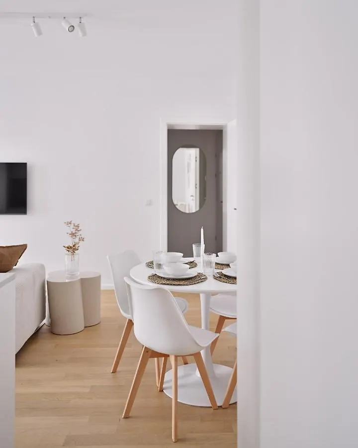 Stylish & Modern Apartment - Private Garden & Free Parking Vienna