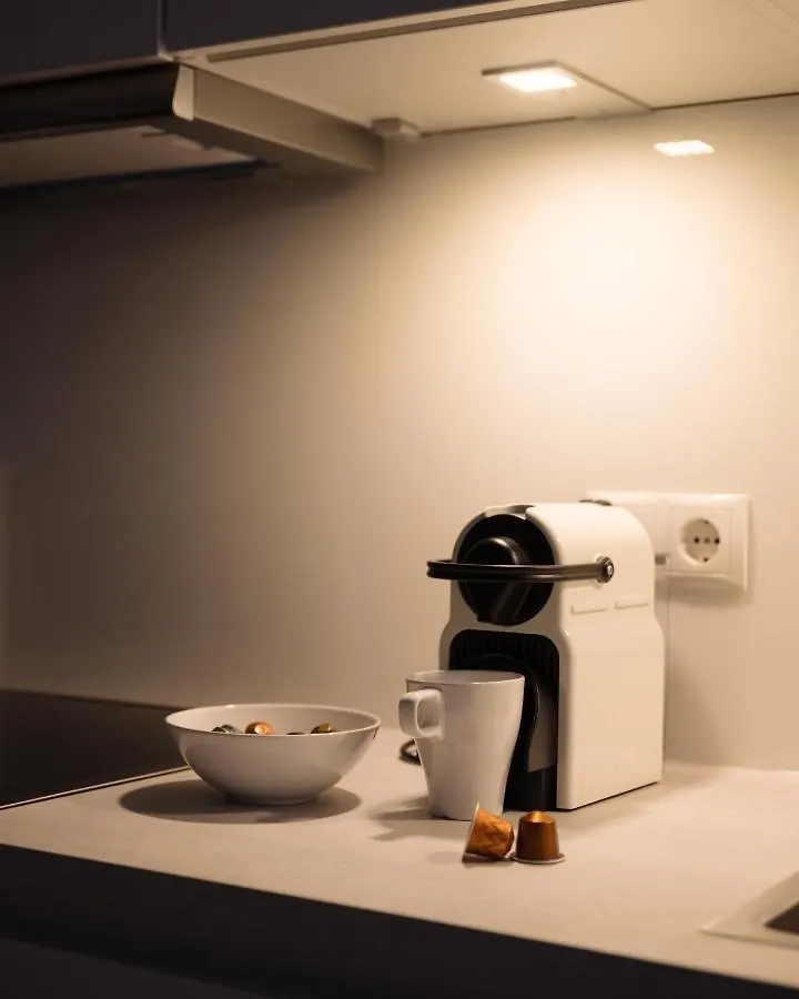 Stylish & Modern Apartment - Private Garden & Free Parking Vienna