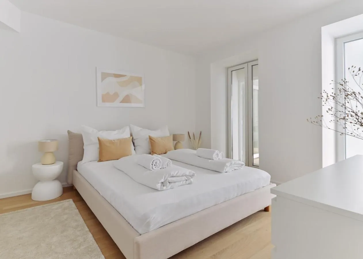 Stylish & Modern Apartment - Private Garden & Free Parking Vienna