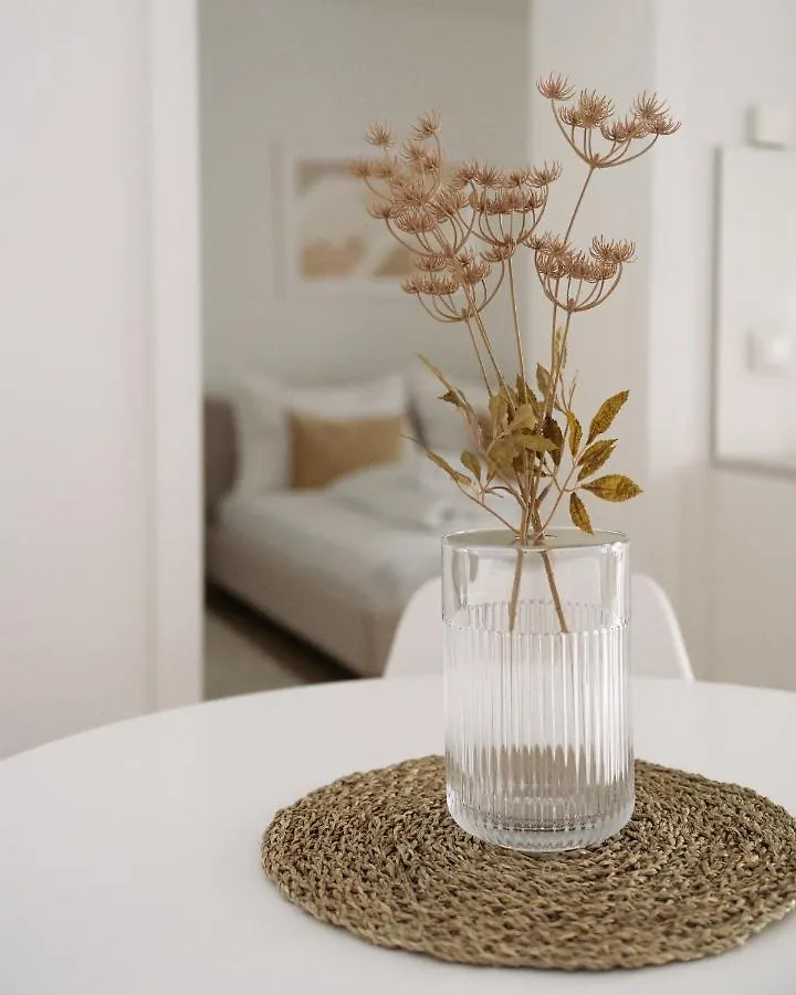Stylish & Modern Apartment - Private Garden & Free Parking Vienna Austria