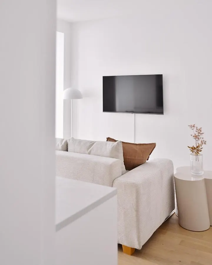 Stylish & Modern Apartment - Private Garden & Free Parking Vienna