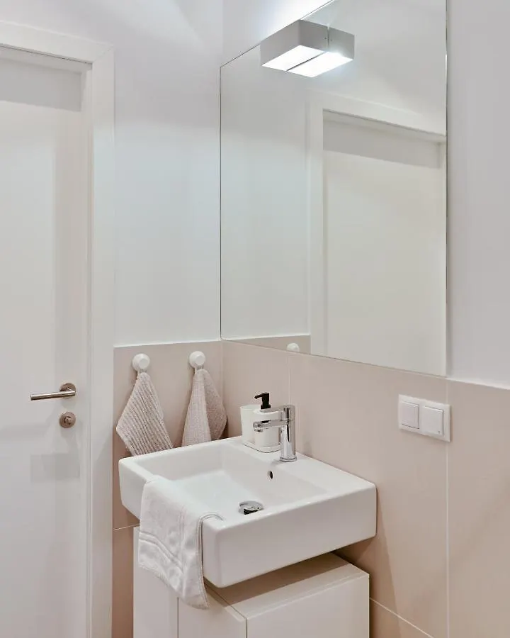 Stylish & Modern Apartment - Private Garden & Free Parking Vienna