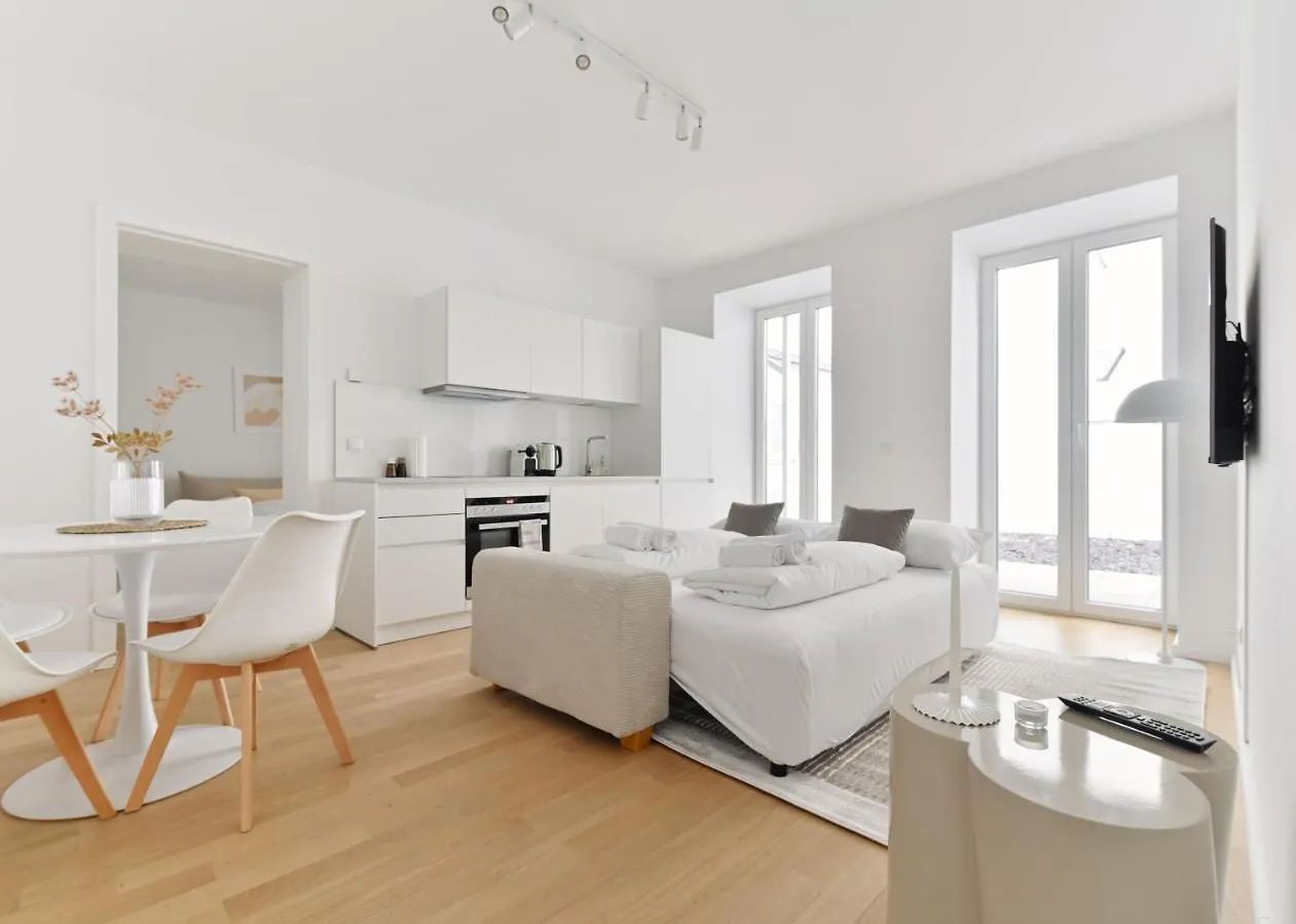 Stylish & Modern Apartment - Private Garden & Free Parking Vienna