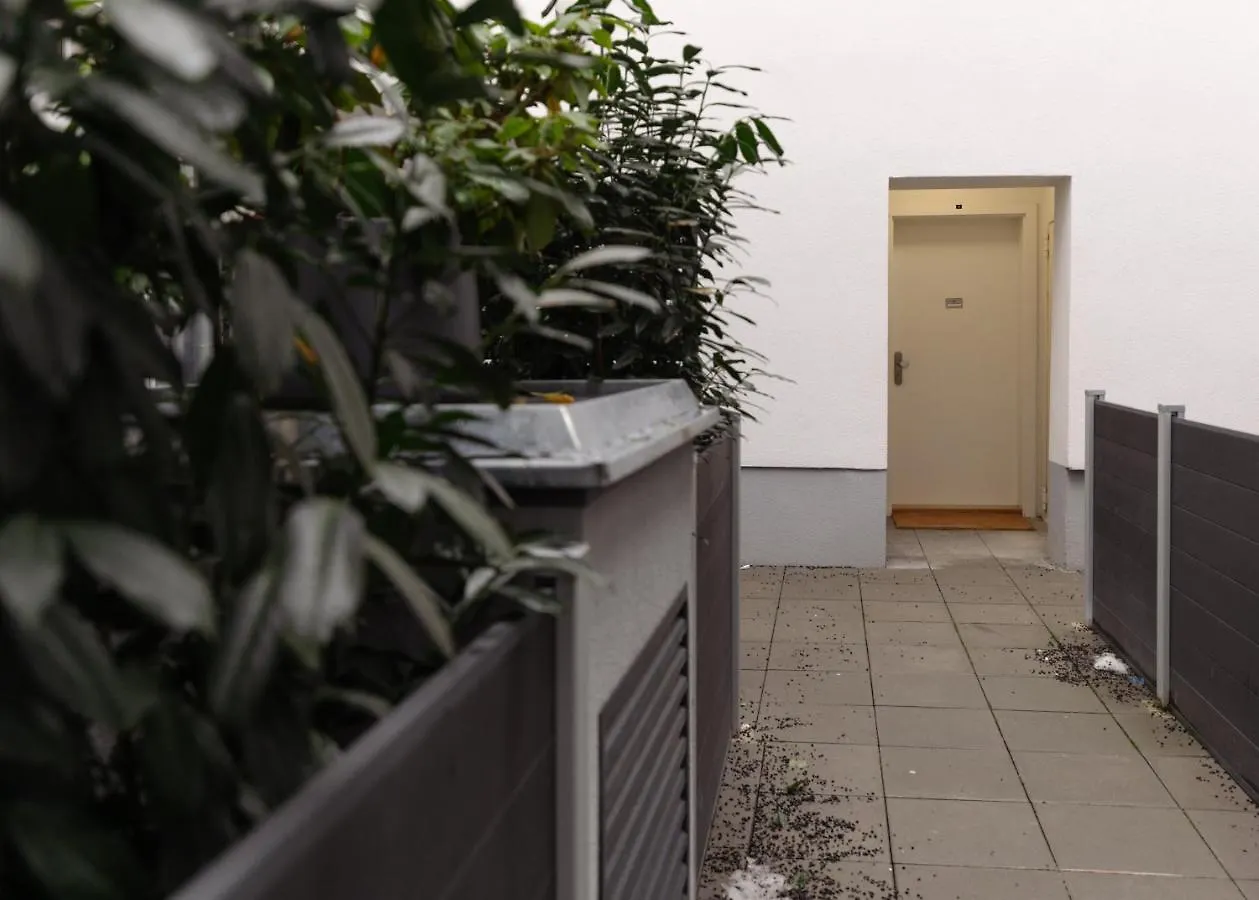 Stylish & Modern Apartment - Private Garden & Free Parking Vienna Austria