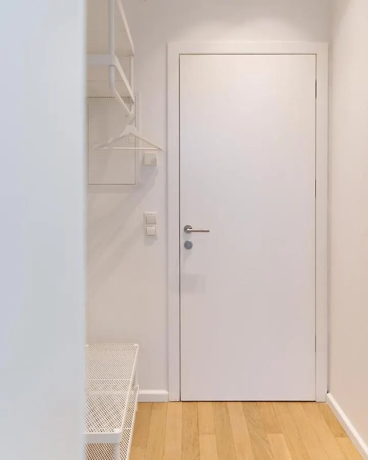 Stylish & Modern Apartment - Private Garden & Free Parking Vienna